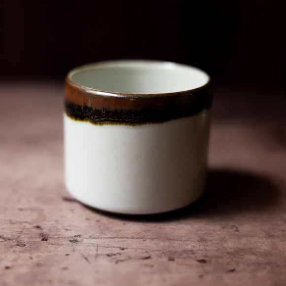 Vintage Arabia of Finland Pottery Karelia Pattern Flat Demitasse Cup Brown White - Picture 2 of 6